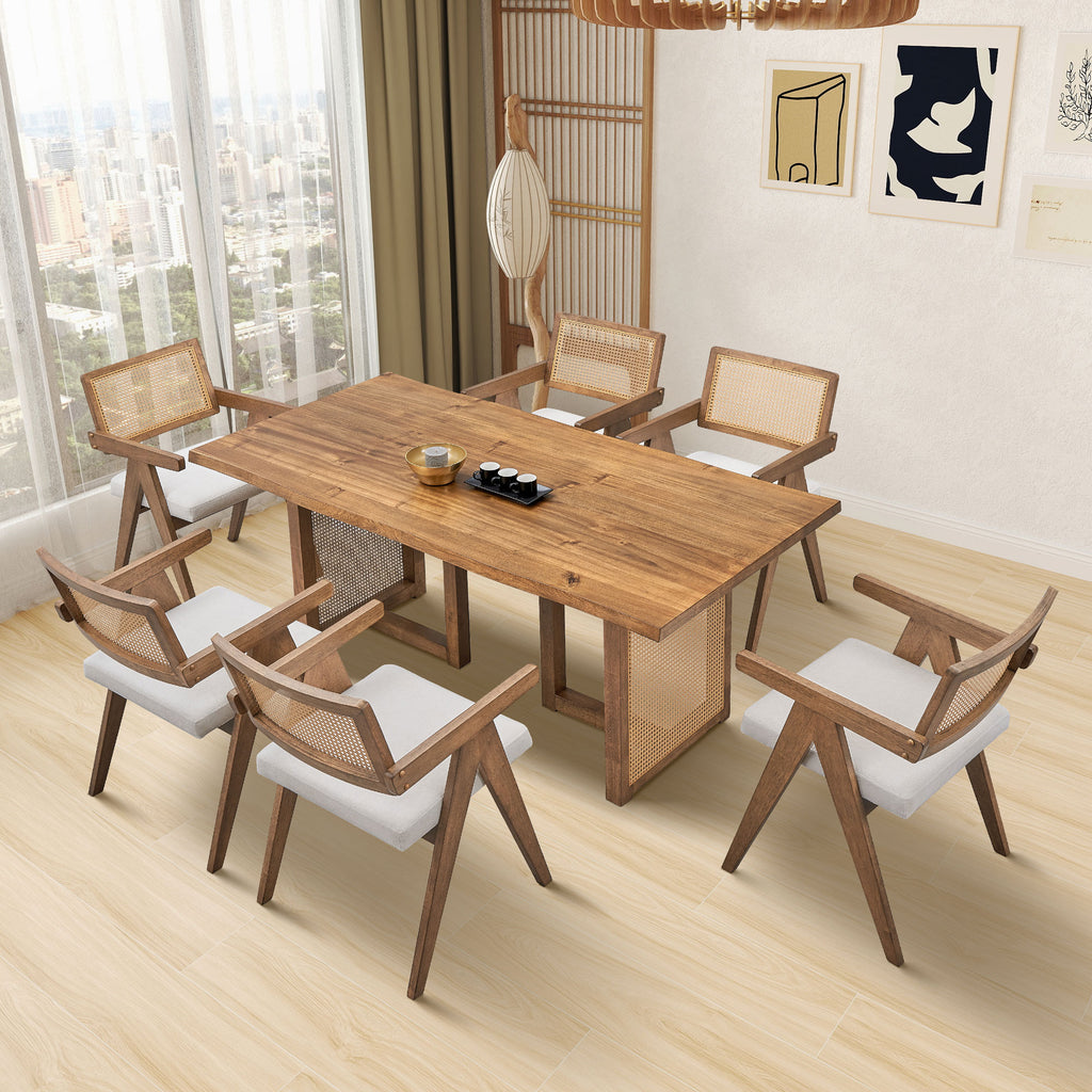 Gjord Rattan Dining Table