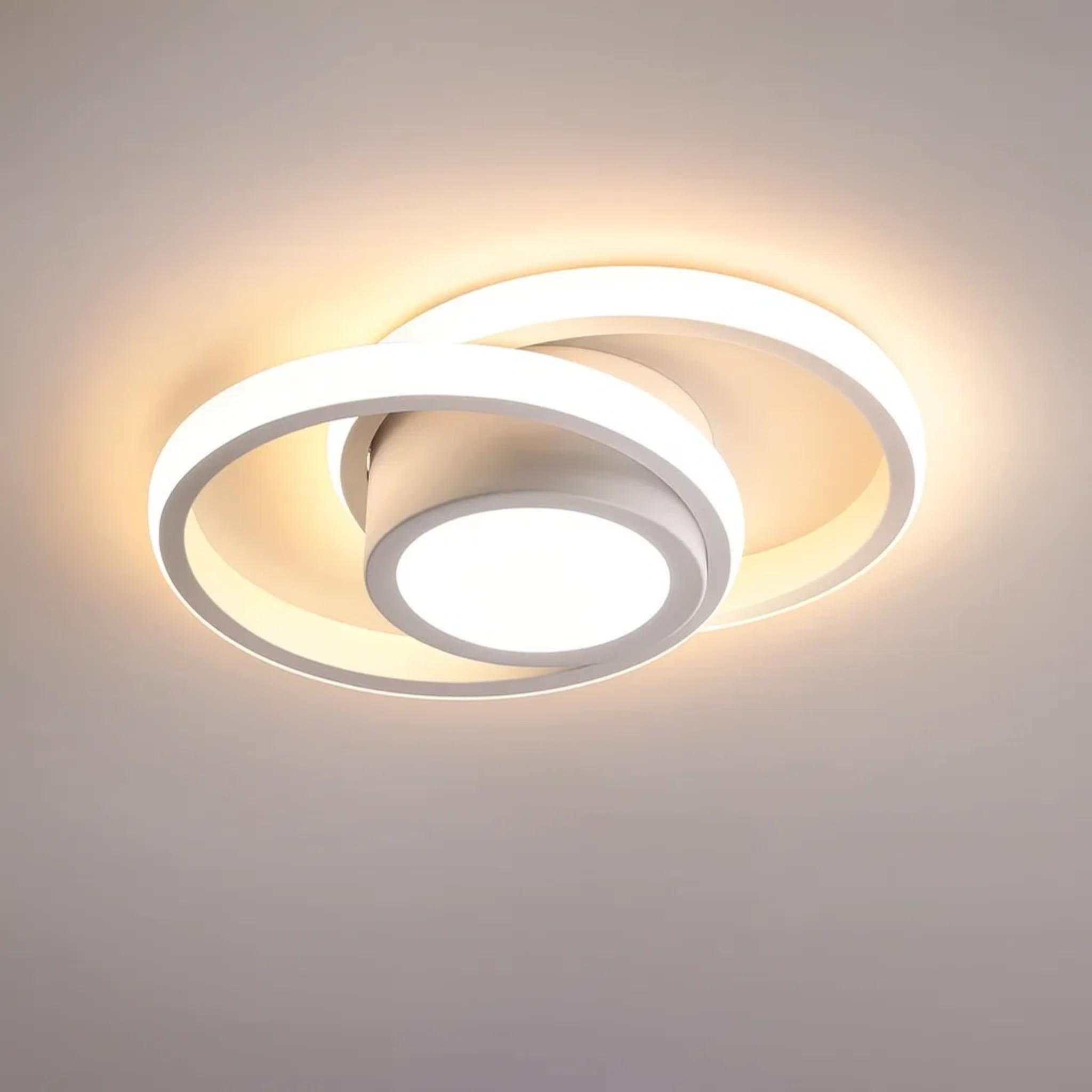 Double ring ceiling lamp with calm appearance