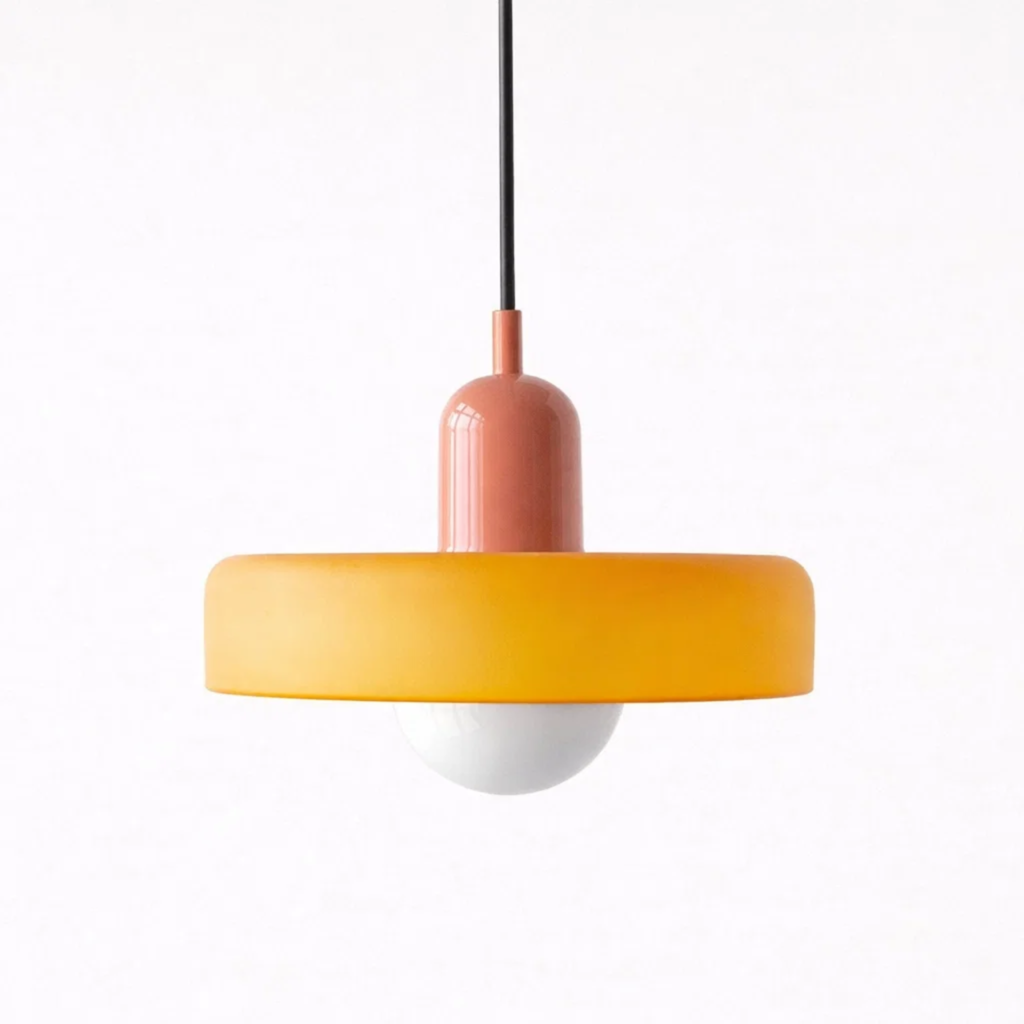 Bauhaus plafondlampen met glas en kleuraccenten