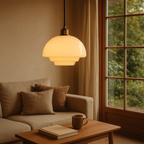 Witte glazen hanglamp in mid-centurystijl