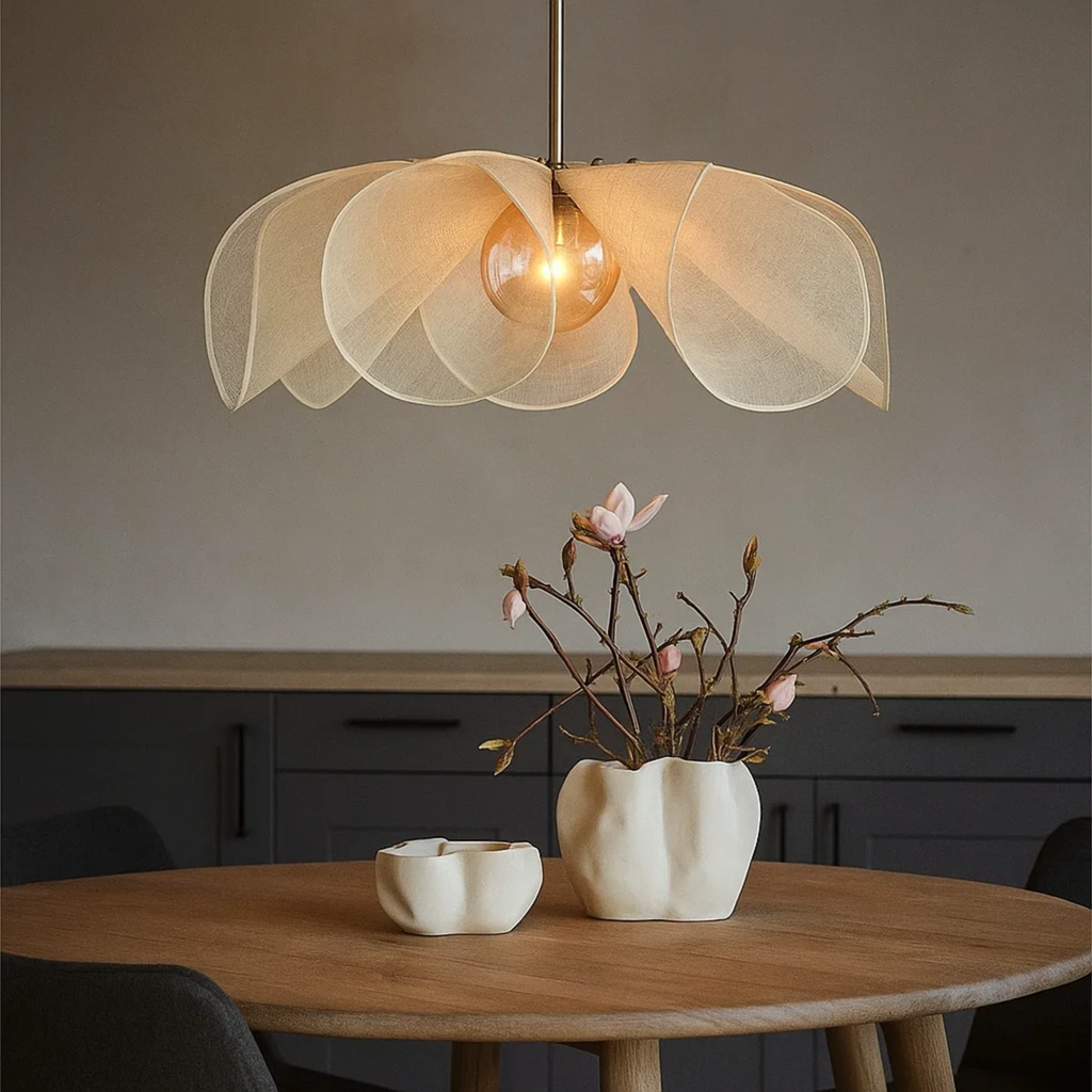 Bloemvormige plafondlamp van stof