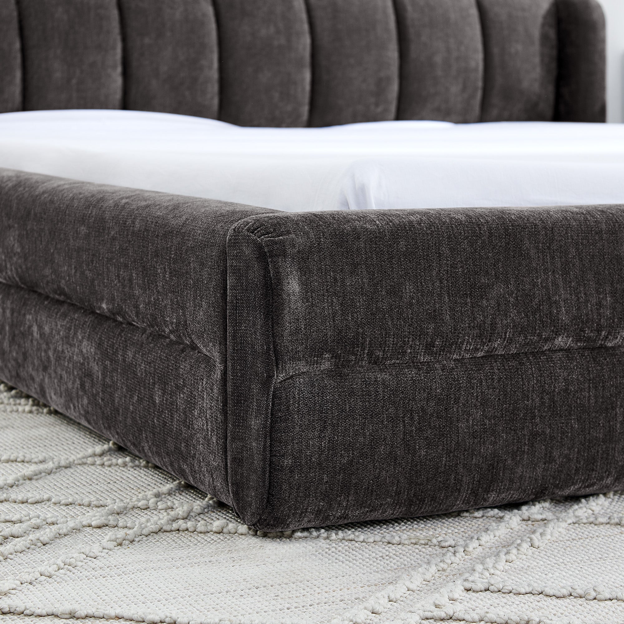 Lauge Round Queen Platform Bed Frame