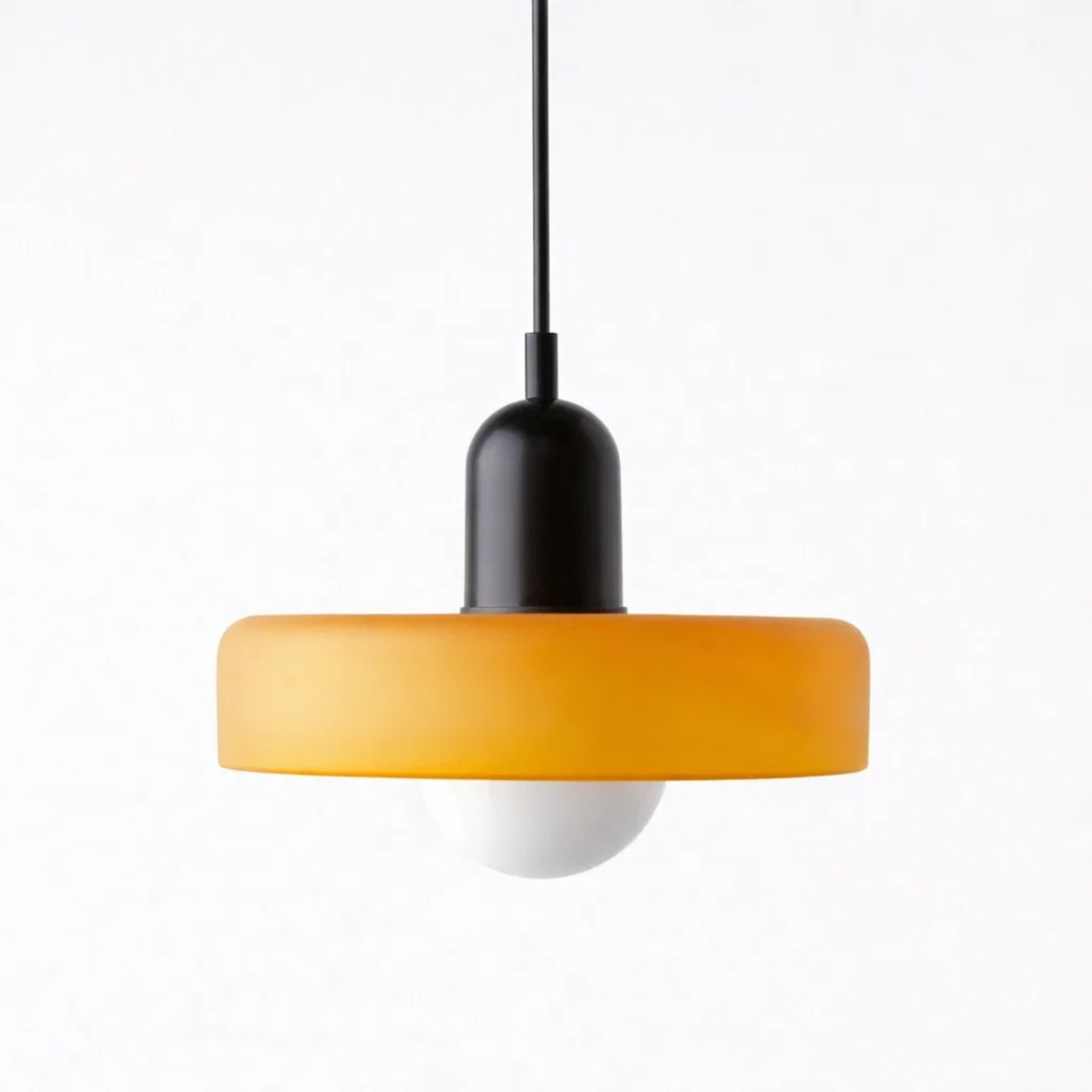 Bauhaus plafondlampen met glas en kleuraccenten