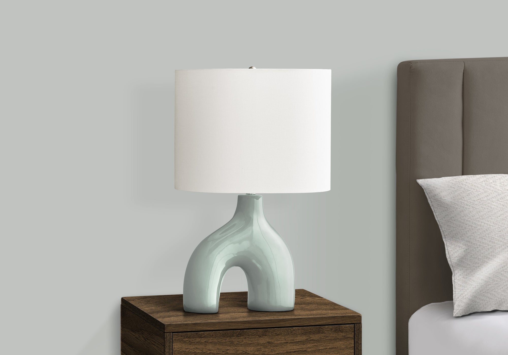 Vigdise Ceramic Table Lamp