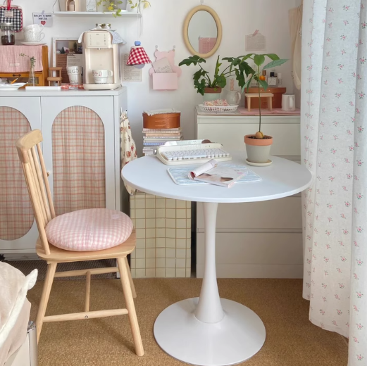 Lissi Round Dining Table