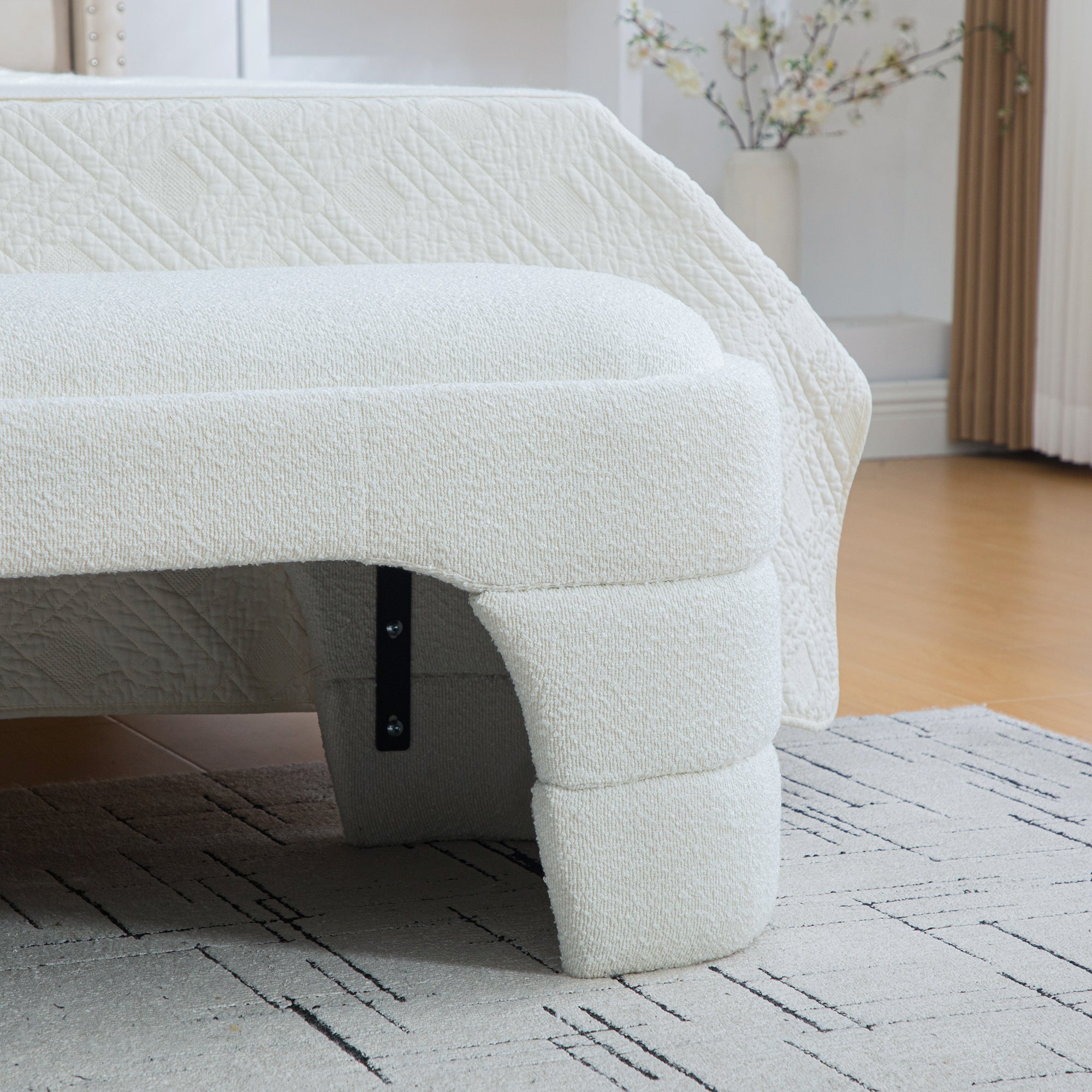 Hjalmar Boucle Bench