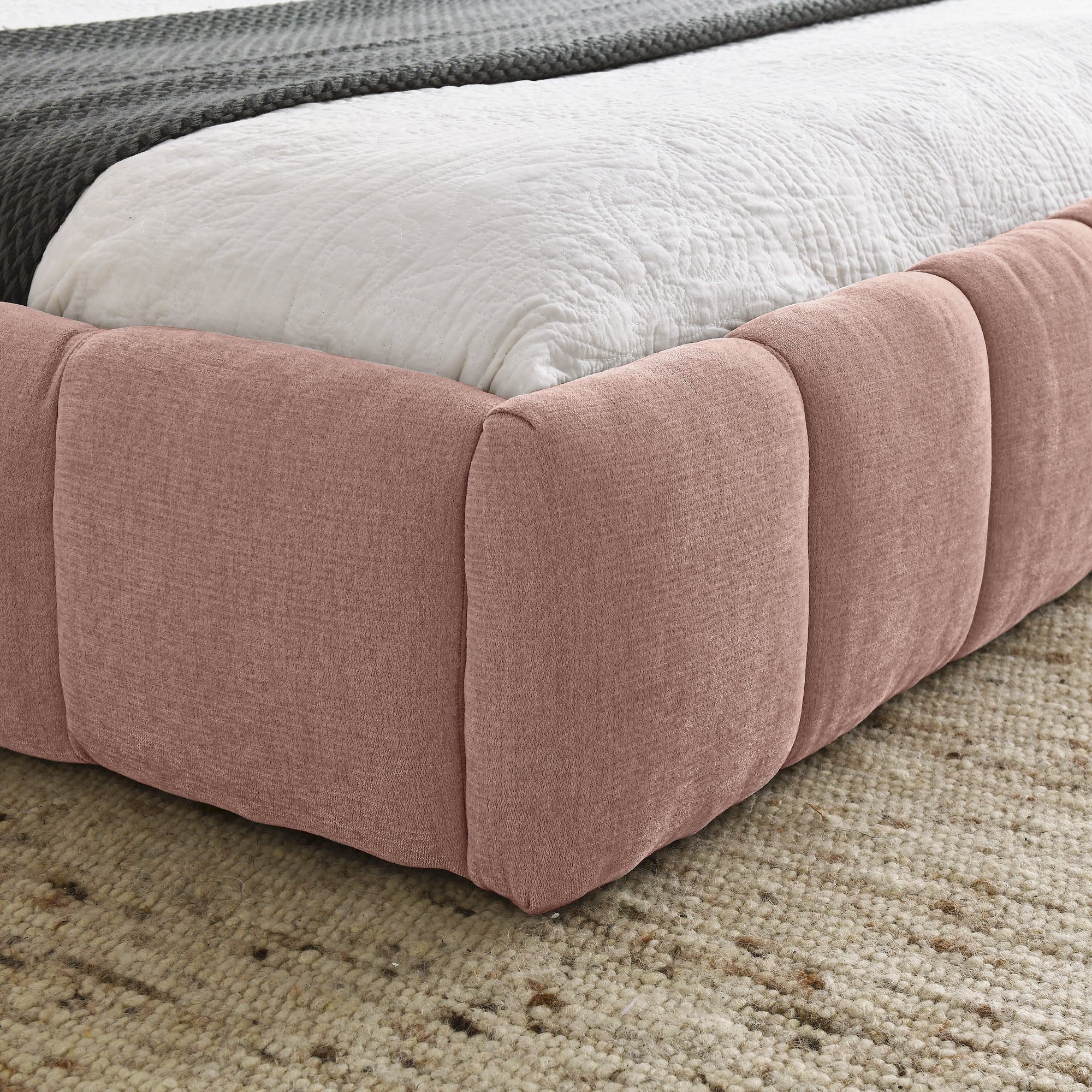 Pia Round Queen Platform Bed Frame
