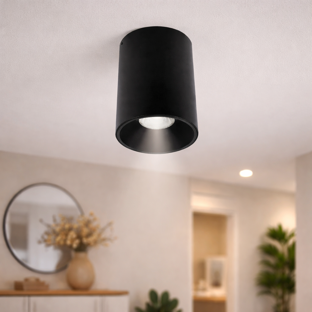 Overflademonteret LED-downlight med rund form og fokuseret lys
