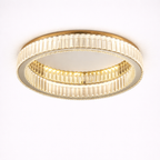 Rund loftlampe med guldfarvede krystalelementer