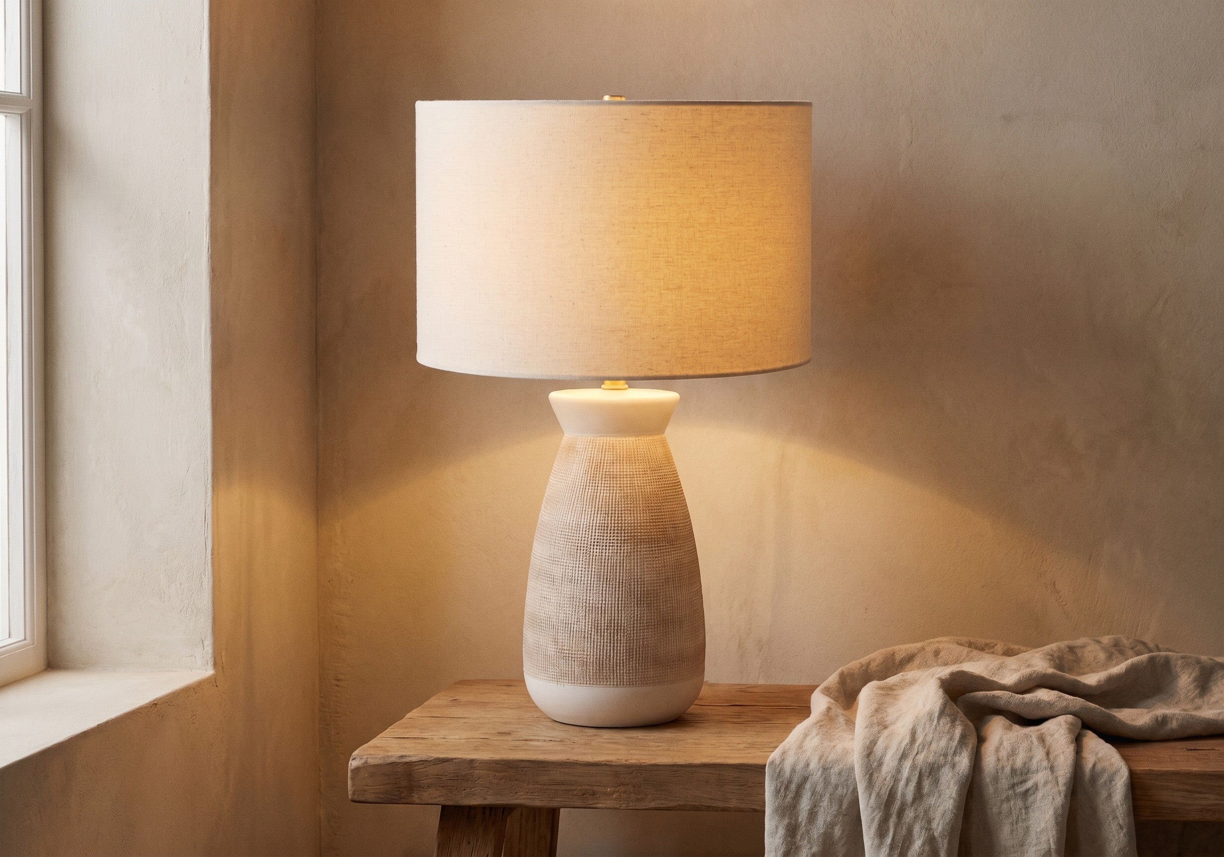 Urda Ceramic Table Lamp