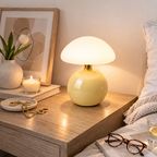 Svampeformet Bordlampe i Kremfarvet Finish