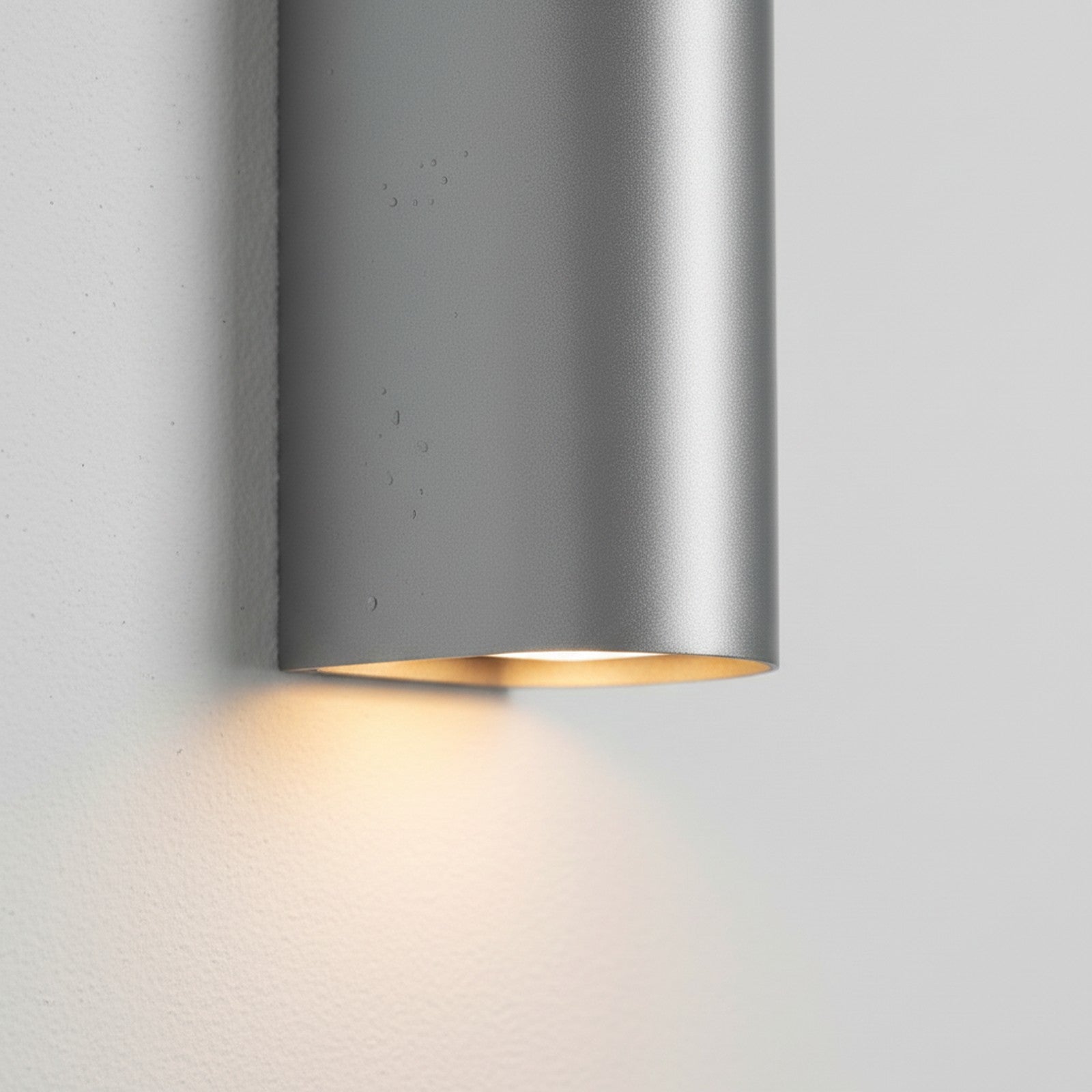Max Medium 85 Outdoor Wall Light - Detail Close-up