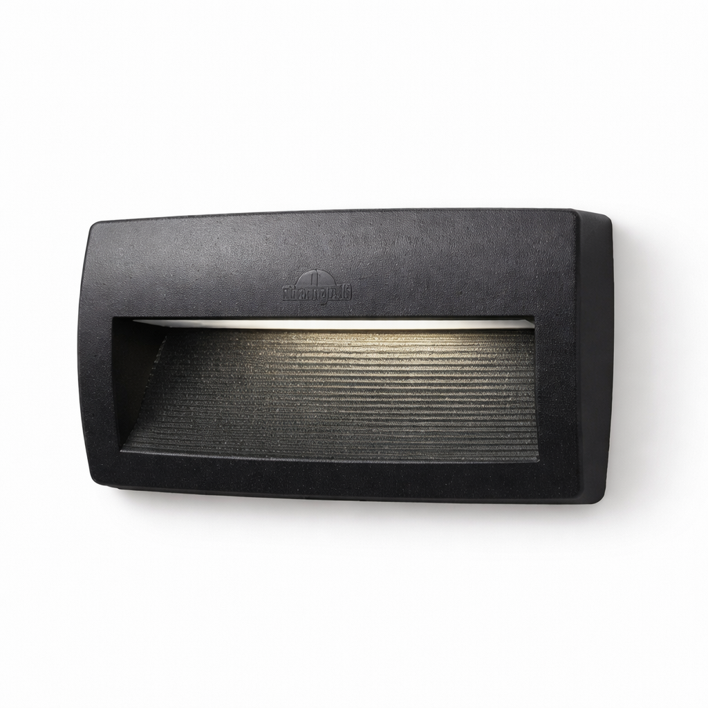 Schwarze Aufbau-Wandleuchte mit breitem Lichtbalken