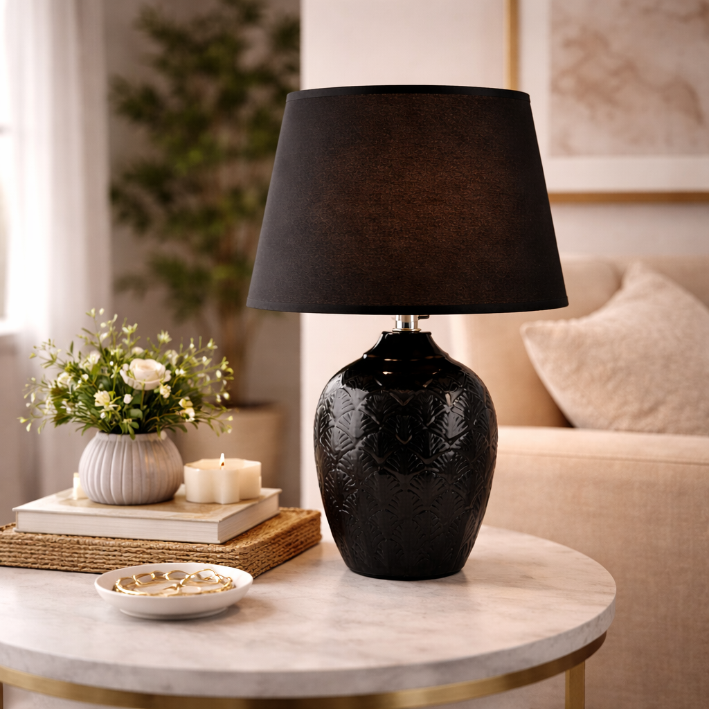 Schwarze Tischlampe mit minimalistischem Design