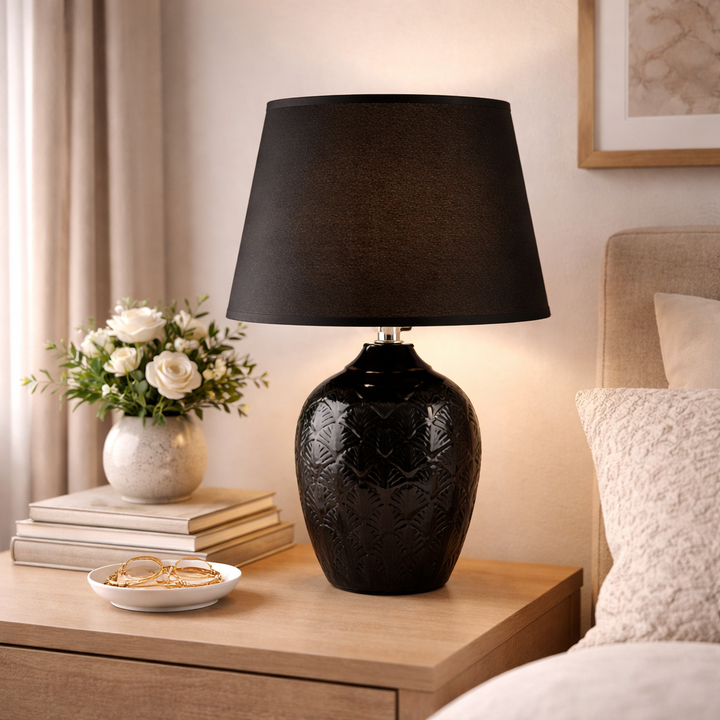 Schwarze Tischlampe mit minimalistischem Design
