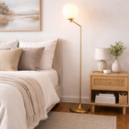 Vloerlamp Met Bolvormige Lampenkap En Slanke Staander