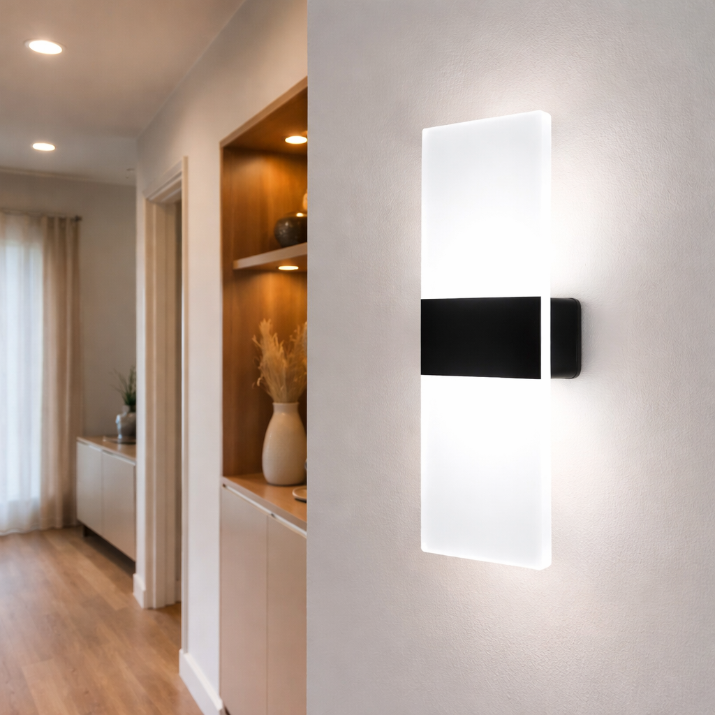 Ultrathin round wall light