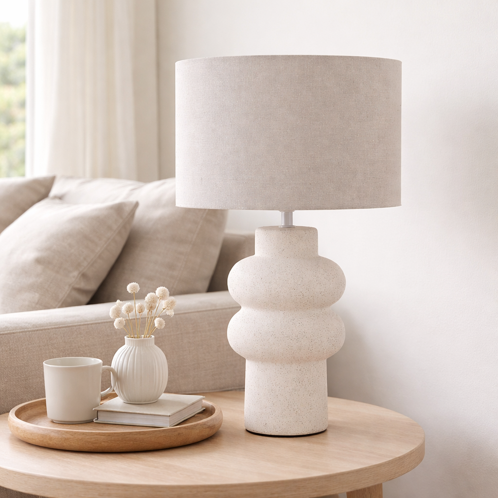 Keramisk Bordlampe Med Klassisk Fod Og Lampeskærm