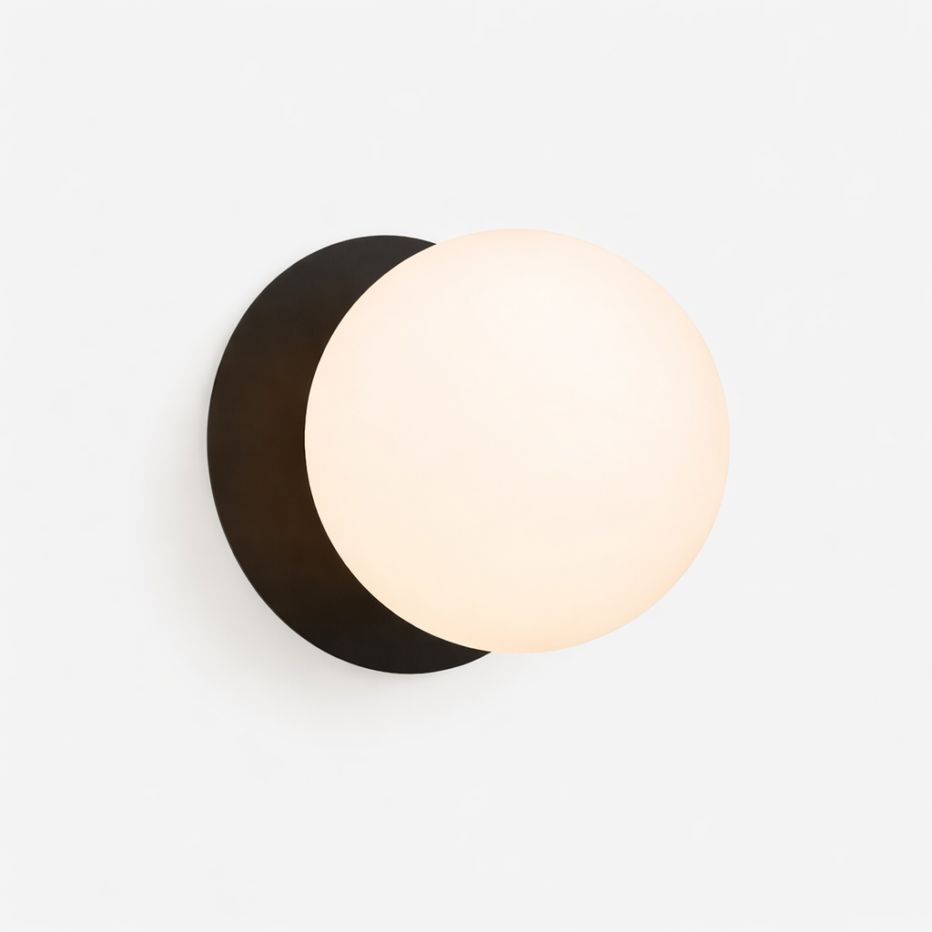 Wandlamp Met Matglazen Kap En Zwarte Basis