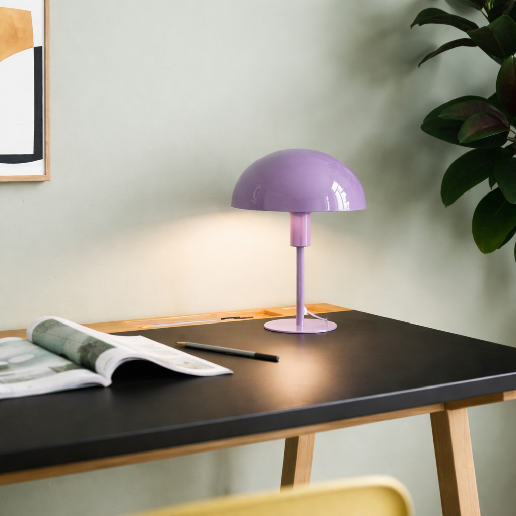 Compacte Tafellamp Met Ronde Kap En Moderne Vorm